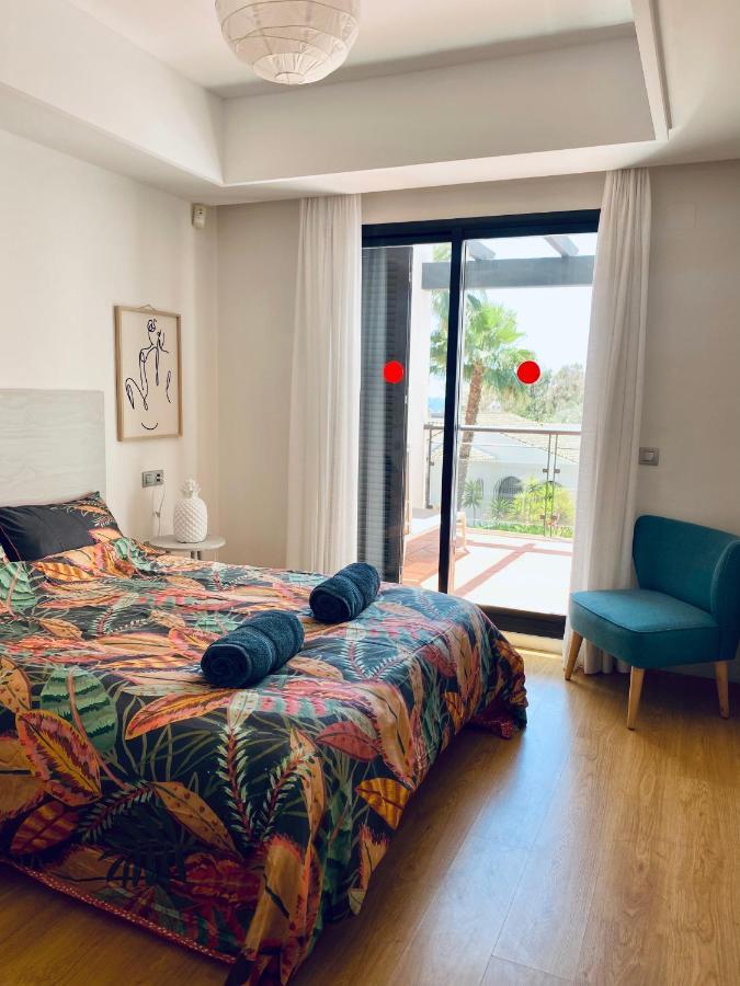 Sunshine Beach Front Complex, Wifi, Modern Casares Buitenkant foto
