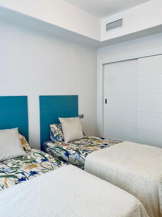 Sunshine Beach Front Complex, Wifi, Modern Casares Buitenkant foto