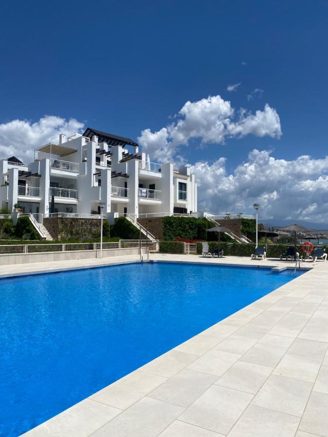 Sunshine Beach Front Complex, Wifi, Modern Casares Buitenkant foto